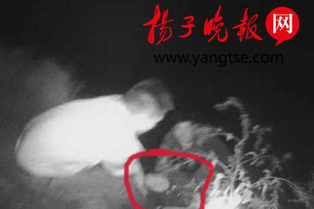 狂风暴雨中 好市民河中托举轻生老人10多分钟