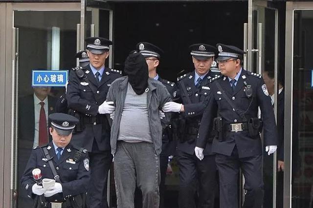 男子劫杀的姐潜逃21年化名8个 扬州检方锁定凶手身份