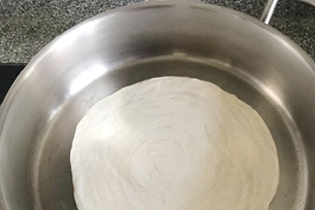 红太狼?女子寄快递遭拒还被反呛 用平底锅砸快递员