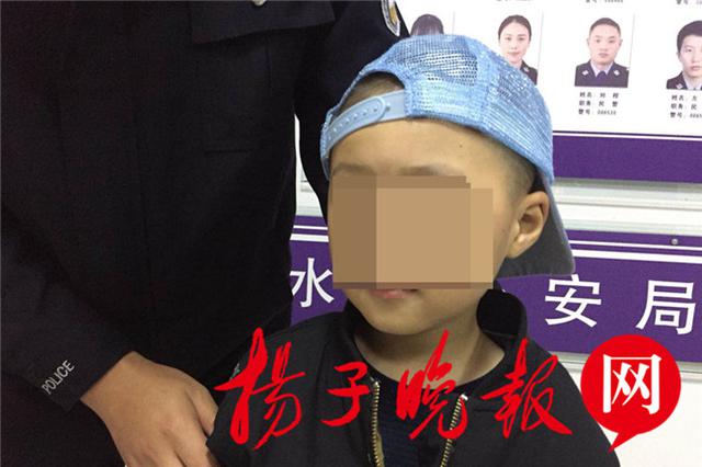 母亲病故不知父亲是谁 淮安自闭症男童深夜被弃路边