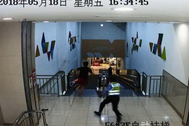 江苏宿迁商场上演警匪大片 民警飞身扑倒嫌犯