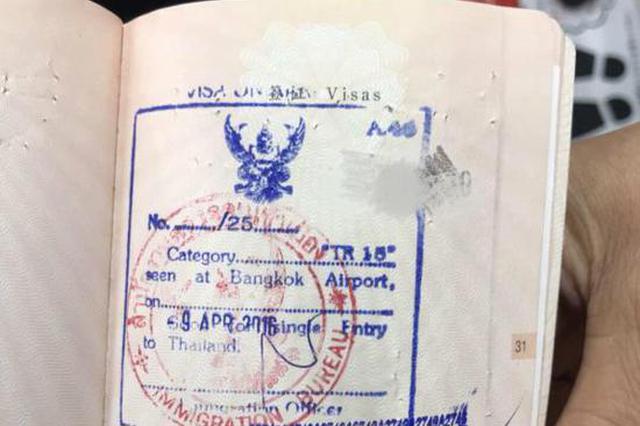 什么仇什么怨？日本购物护照被钉15个钉子 盖22个免税章