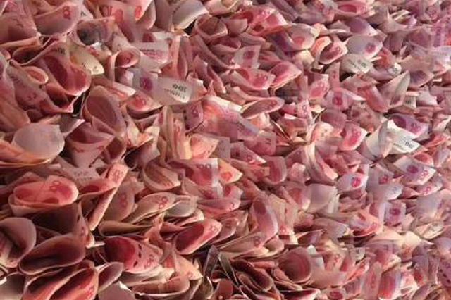 男子花33万做"有钱花"为女友庆生 银行提醒涉嫌违法