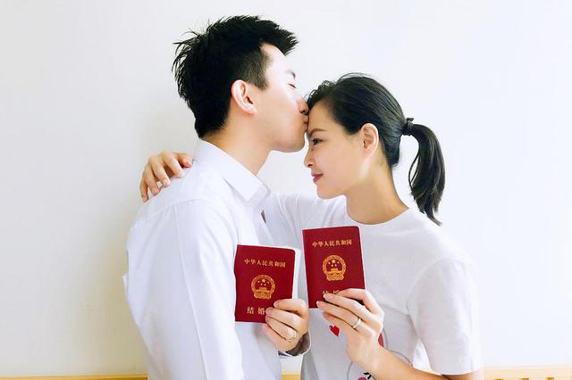 南京情侣办理“婚前财产公证” 让身价过亿公公放心