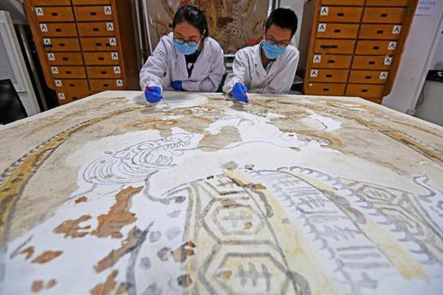 这群80后“壁画医生”身穿白大褂 让千年历史重获新生