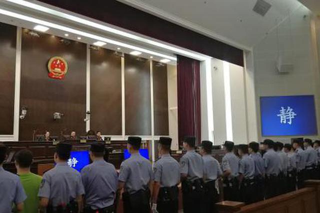 涉黑团伙敲诈采砂船敛财:成员包吃住领月薪