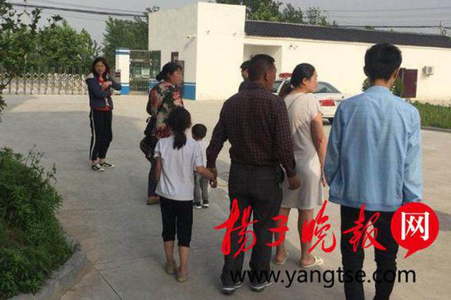 聋哑女携女外出急坏家人 民警网友接力护送母女返家