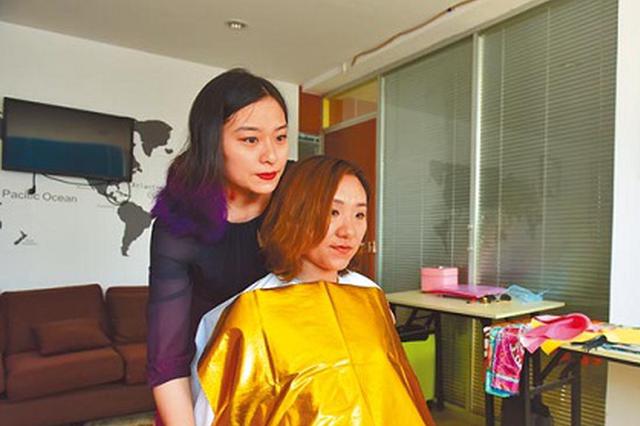 逛街也能赚钱？“陪购师”折射中国年轻人新职业定位