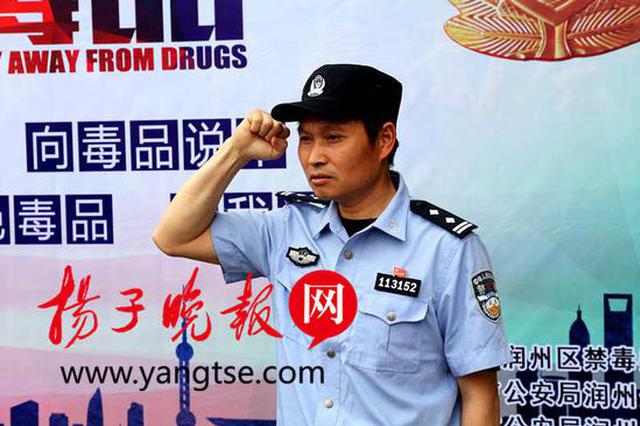 肺部被刺穿仍勇斗凶徒 老民警荣立一等功