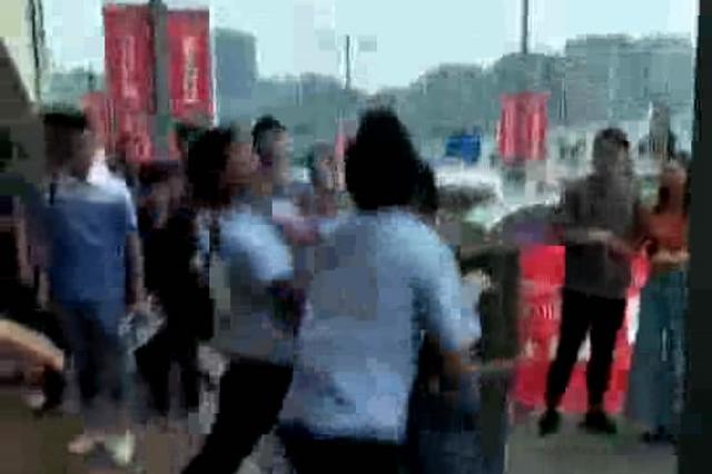 溧阳万达广场未开业先打人 管理方回避采访