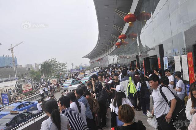 南京昨起开售端午假期汽车票 调集1100辆加班车