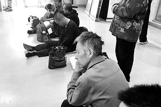 号贩“垄断”产科建档号一个号卖千元：叫你没机会挂