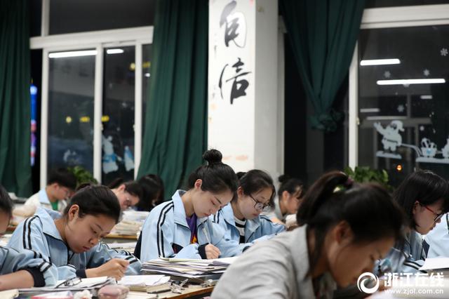 江苏多所高校公布招生章程:选测科目需"1B1C"