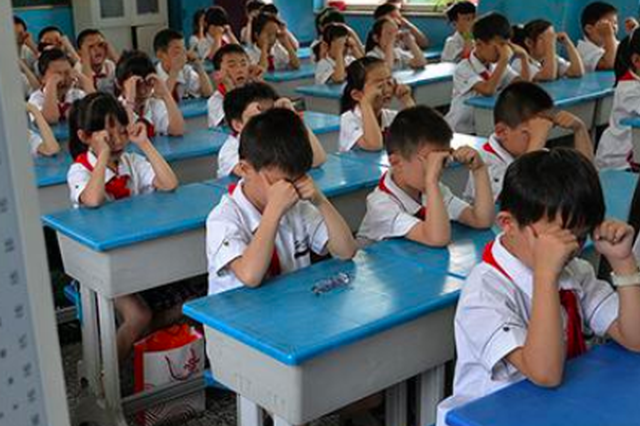 卫健委:我国近视人数超4.5亿 小学生发病率约30%