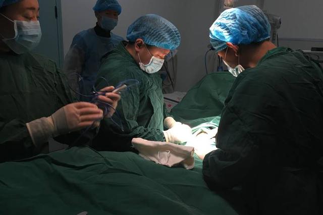 4厘米的鱼刺体内游浑然不知 男子以为是阑尾炎