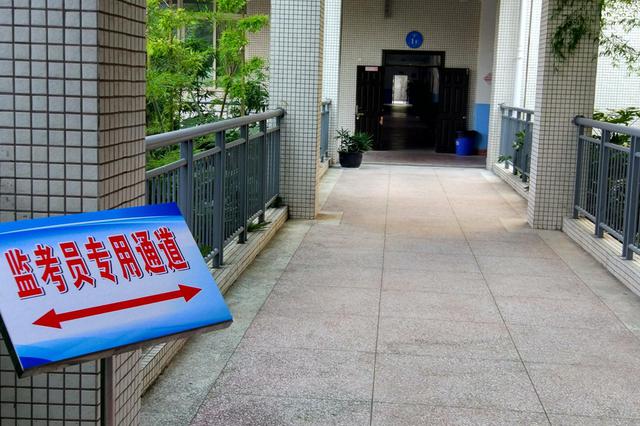 南京警方保考试办证两不误 考生办身份证有“绿色通道”