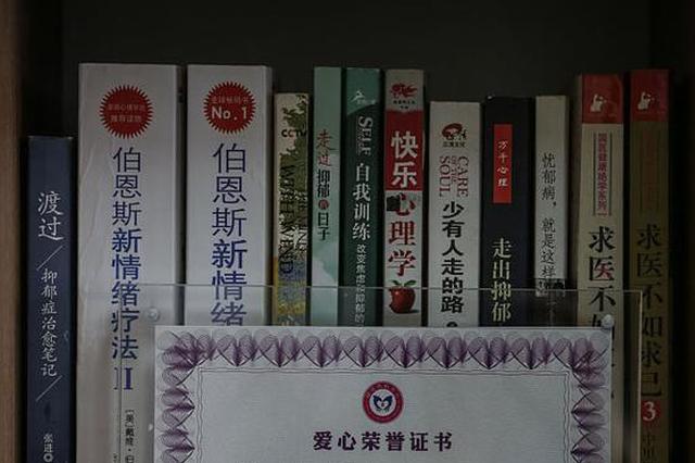 “网红”校长抑郁症跳楼身亡 曾坚持8年校门口晨读