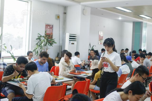 看看各中学的老师们 “预谋惊喜”喜欢不