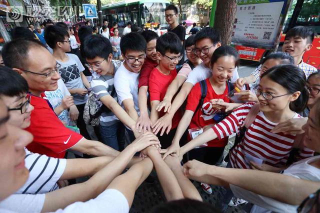 江苏33.15万考生昨起参加高考 "00后"考生成为主角