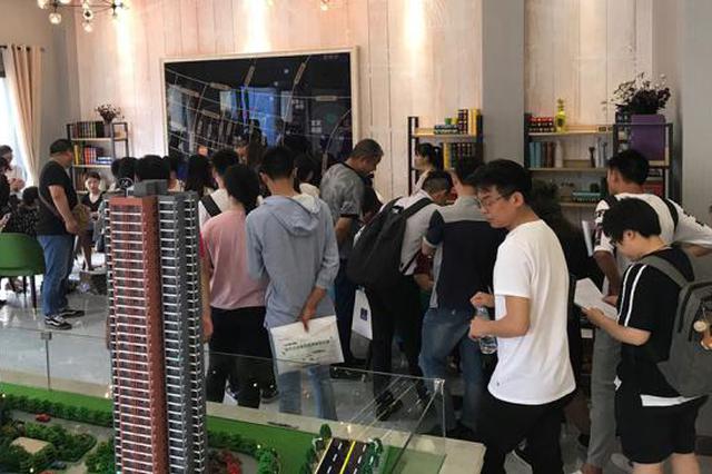 武汉“大学生八折”楼盘明日首发：1853人摇号392套房