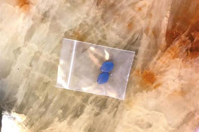 3岁幼童书包现不明药物疑似伟哥 家长和幼儿园已报警