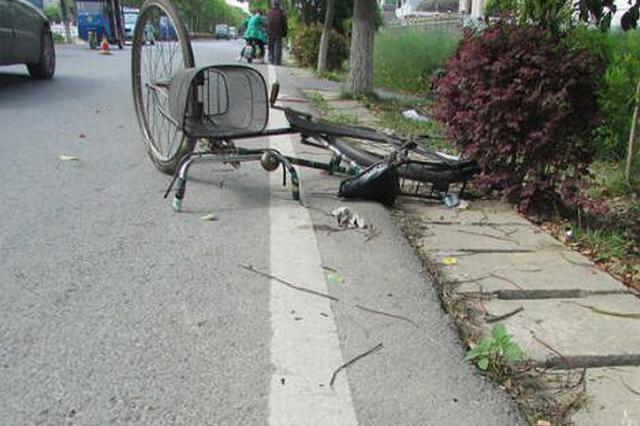 男子开车低头看手机导航 10秒钟内撞死路人