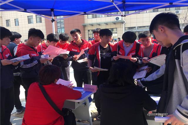 江苏高校自主选拔考试开始 打破文理界限比拼创新思维