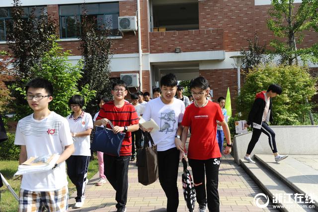 南京持刀挟持高中生嫌犯谭江武涉绑架罪被批捕