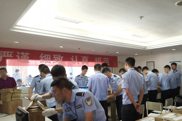 江苏高考考卷是如何评出来的 记者直击高考阅卷现场