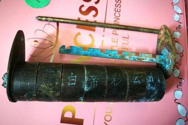 81岁老人收藏两百多把铜锁 对诗才能打开的锁见过吗