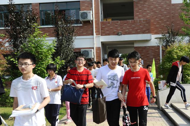 南京市4.7万中考生顺利结束升学考试