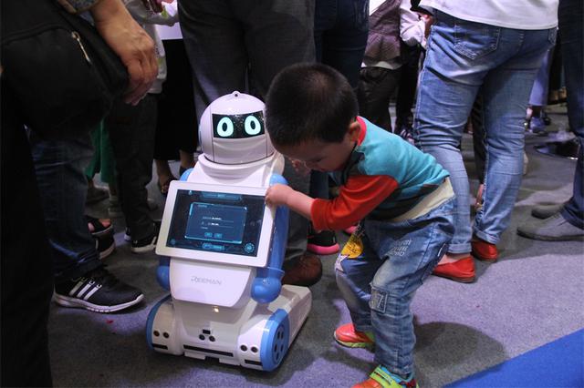 南京小区将有机器人“管家” 可人脸识别提供各项服务