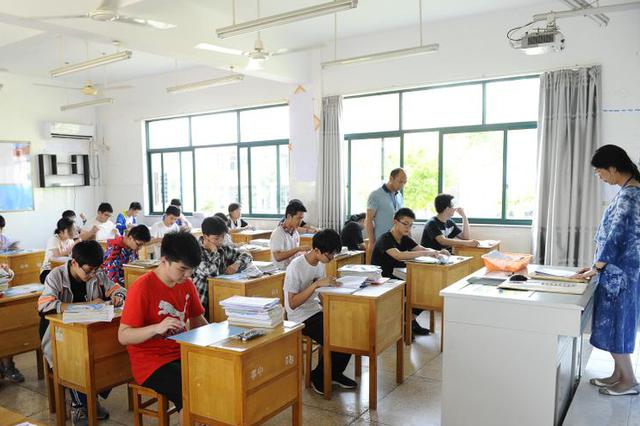 国家统一法律职业资格考试今起报名 考试收费每生252元