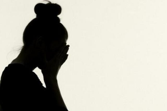 女子乳房取出3条20厘米长活虫 原来她有这个习惯