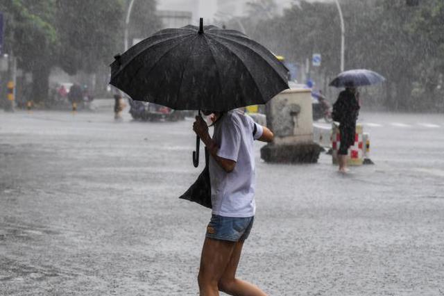 中央气象台：未来三天南方暴雨 北方“烧烤”