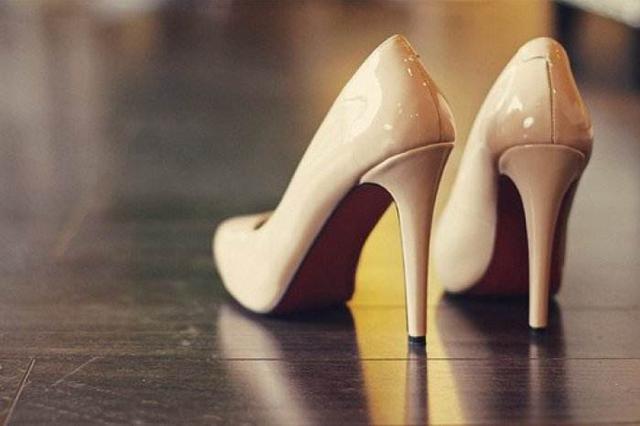 单身美女七双高跟鞋不翼而飞 竟是隔壁老太太做的