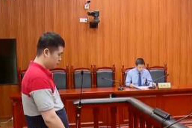 男子吸毒致幻后 竟然疯狂砍砸路上车辆