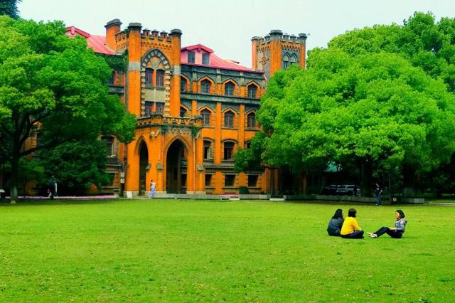 江苏大学被曝重复收取学生海外交流学费 回应将退还