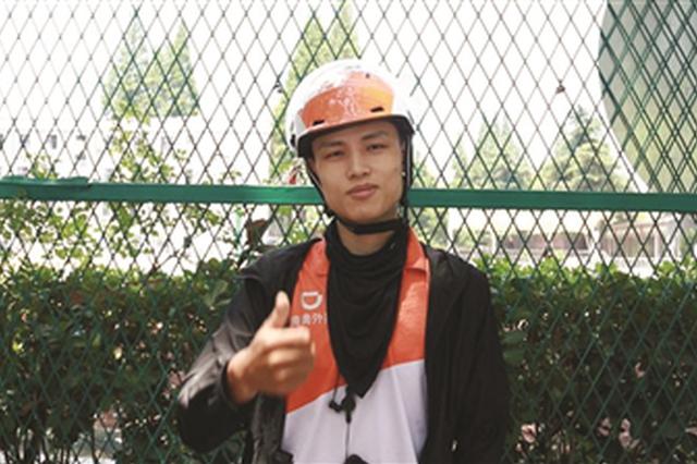 聋哑外卖小哥从路盲练成跑单王 15秒编好几十字短信