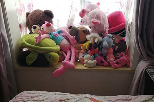 初中男生持刀伤害花季少女 因未满14岁被释放引发争议