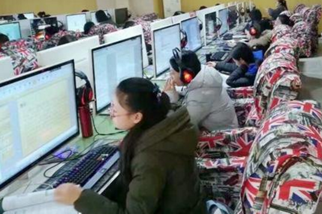 大学生网吧蹭电脑被赶走 放火泄愤损毁3车获刑3年