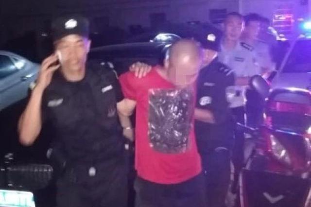 男子公共厕所旁持刀行凶 致两名女子1死1伤