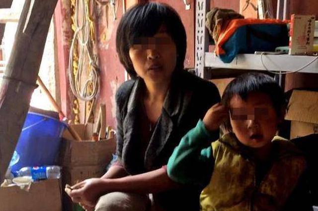 母亲带5岁儿子终南山修行 搬砖1天挣40元拒绝帮助