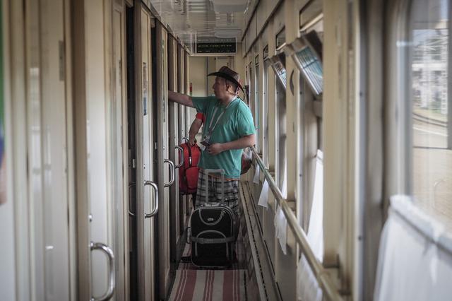 列车无座票乘客拥挤生冲突1死1伤 杀人者被判死缓