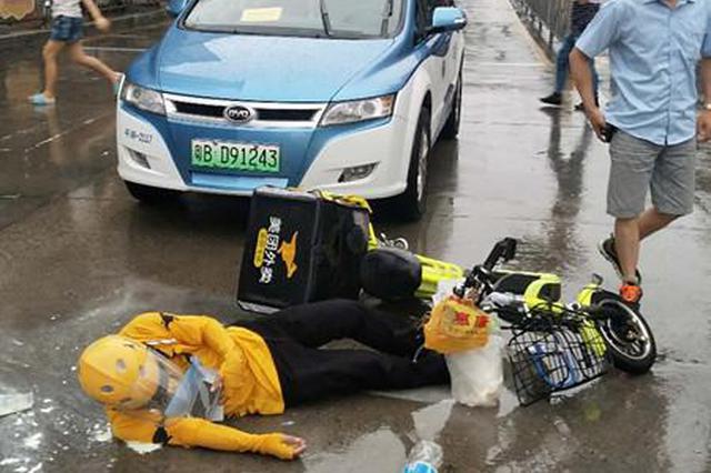 南京交警发布上半年非机动车违法大数据：逆向行驶排第一