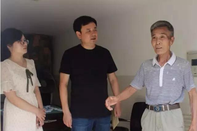 无锡91岁老人落水 81岁老人将他救起