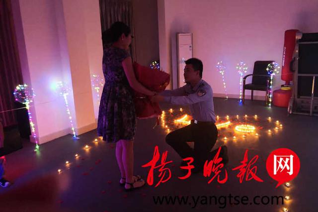 去外地求婚途中民警接到归队命令 女友得知后竟这样说