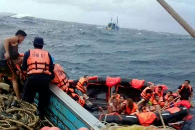 “沉没船只在后方”普吉惊魂时刻无锡游客给儿子催眠