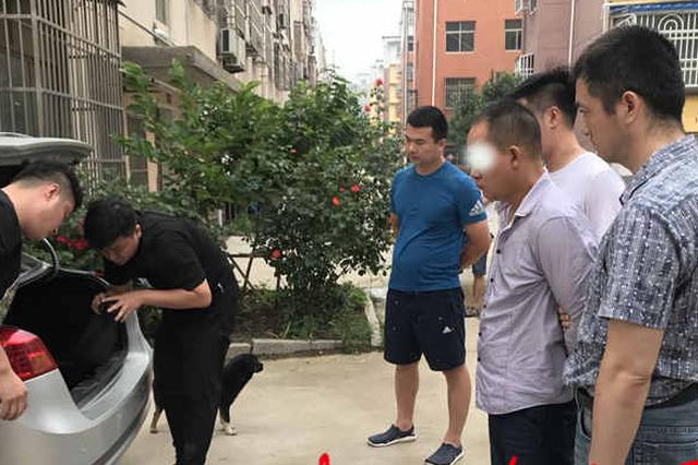 胆大妄为！窃贼穿着警服冒充警察入室盗窃