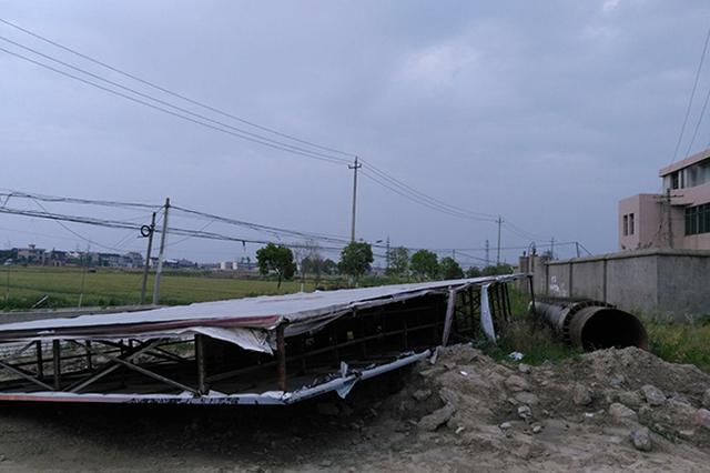 怕领蜗牛奖 泰兴突击拆除三百多块户外广告牌引争议